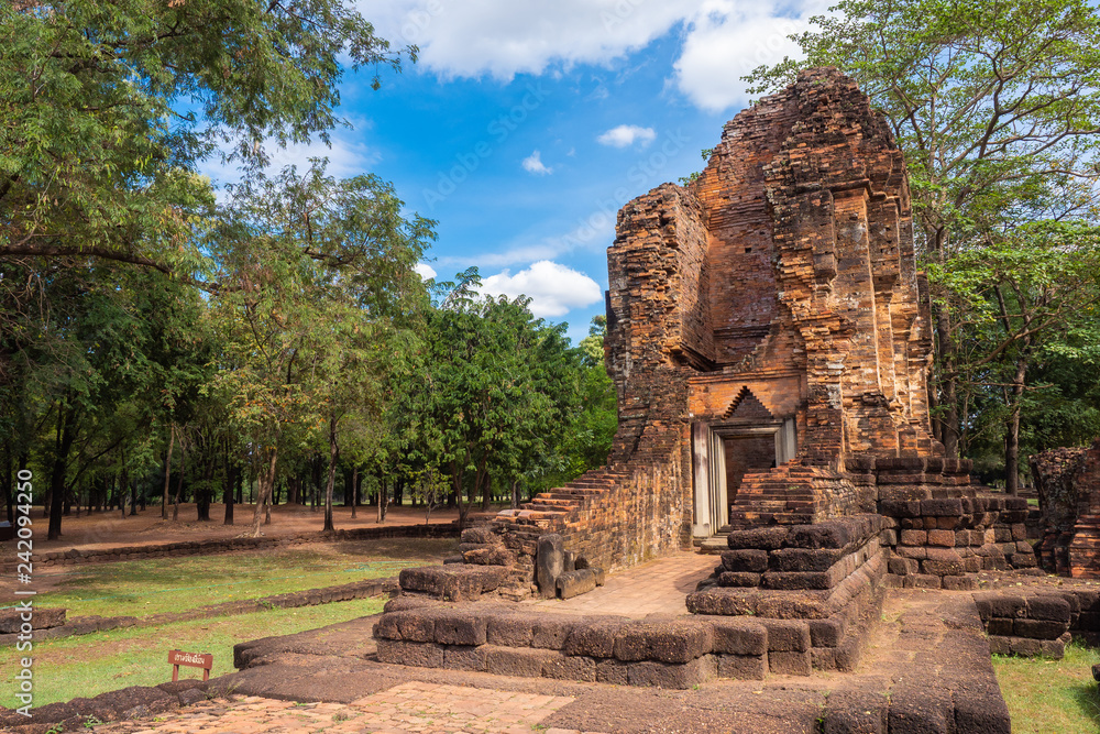 Φωτογραφία Ancient architecture of Si Thep historical park, thawarawadee kingdom, thailand