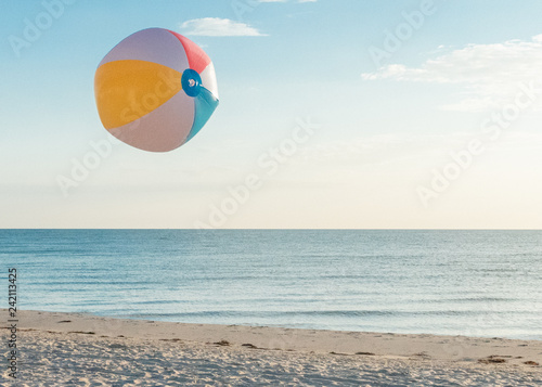 Wasserball am Sandstrand