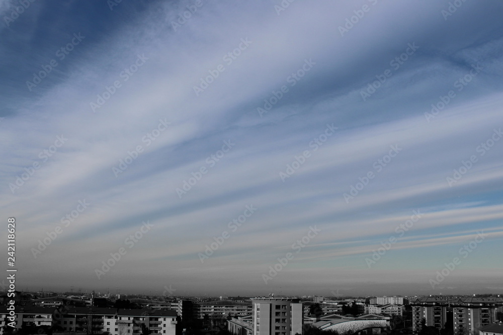 Skyline di una città - cielo invernale Skyline di una città - cielo invernale