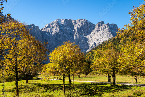   sterreich - Tirol - Herbst im Gro  en Ahornboden