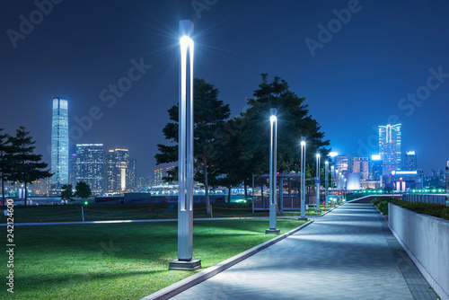 Fotografia Tamar Promenade of Hong Kong city at night