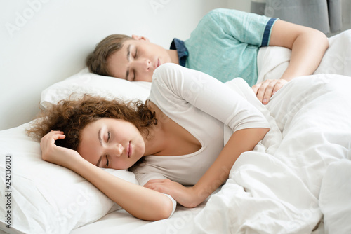 Couples sleep in a white bed that is clean without dust mites. Sleep is the best resting body. Adults should sleep 7-9 hours, resulting in memory, emotional control. And good physical health