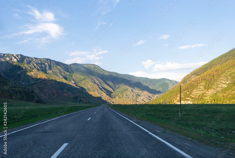 Naklejka premium road in mountains