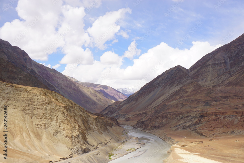 Naklejka premium インド ラダック インダス川