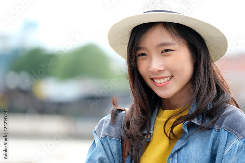 Young asian woman portrait smiling with happiness at city outdoors background, casual lifesyle, travel blogger © mangpor2004