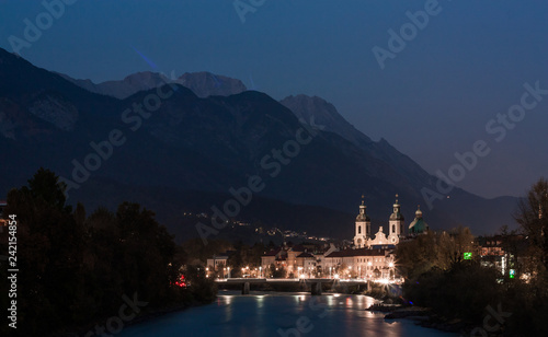 Obraz na płótnie Innsbruck, Austria. Night cityscape w salonie