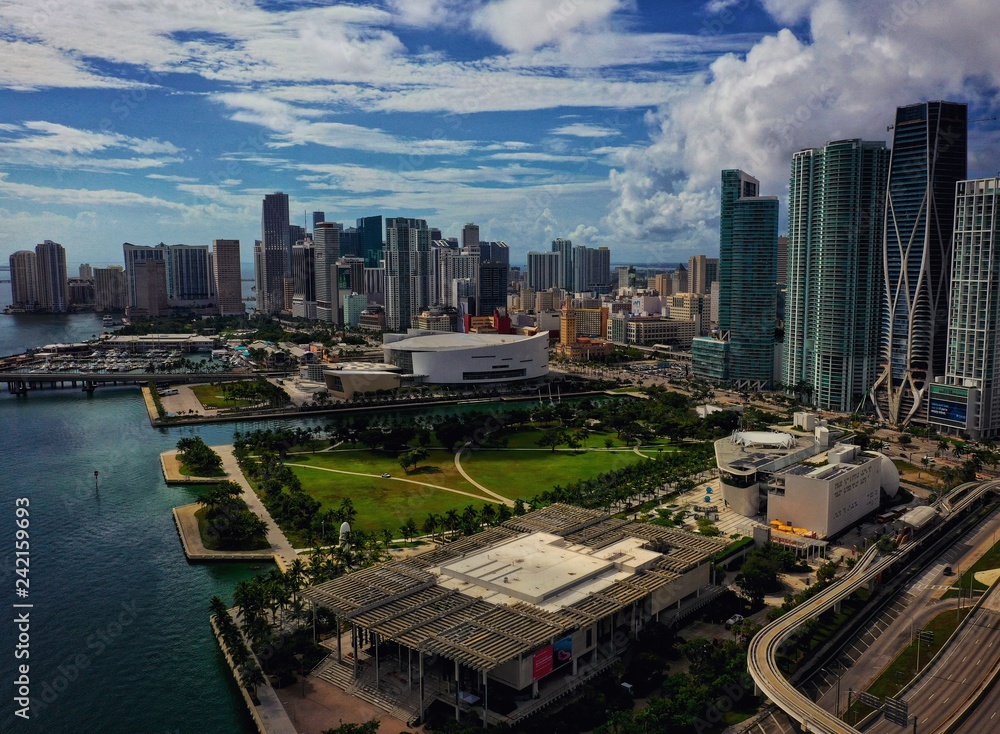 Fototapeta premium miami skyline in bright color