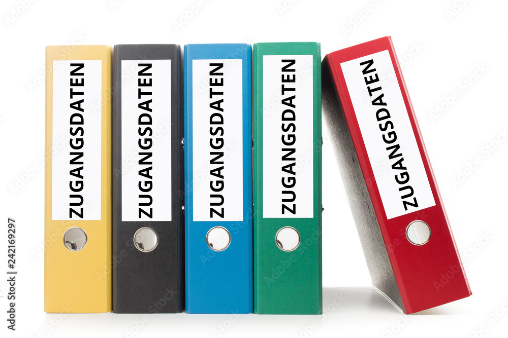 Foto de mehrere bunte Aktenordner dessen Ordnerrücken beschriftet sind mit Zugangsdaten stehend