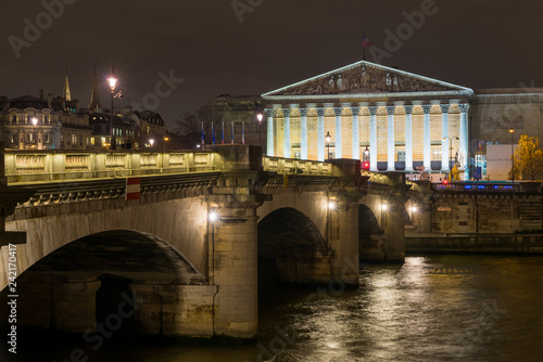 Bridge in Paris France © Netfalls