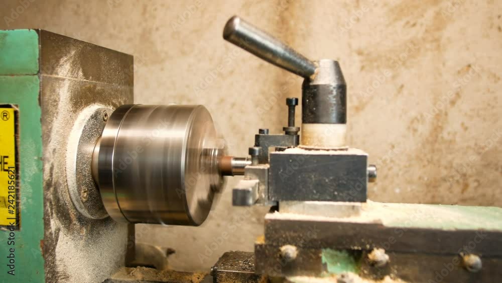lathe to work metal, machinery to prepare pieces of mechanics and hobbies in a very precise way lathe to work metal, machinery to prepare pieces of mechanics and hobbies in a very precise way