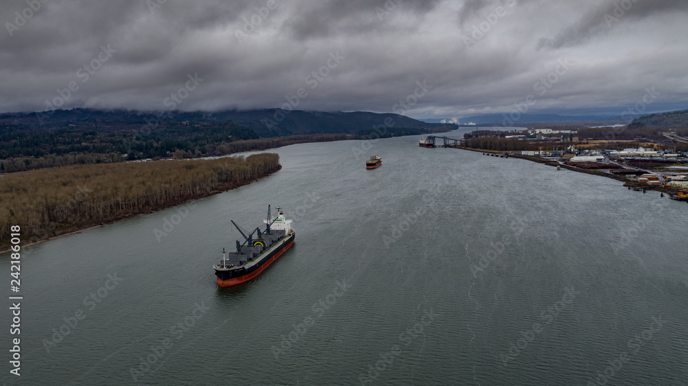Fototapeta premium Columbia River Ships