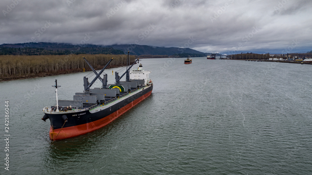 Fototapeta premium Columbia River Ships