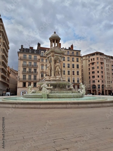 Cuadro en lienzo Fontaine des Jacobins