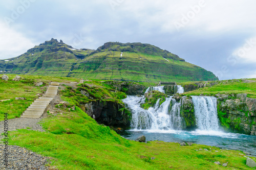 Fototapeta Naklejka Na Ścianę i Meble -  The Kirkjufellsfoss waterfalls