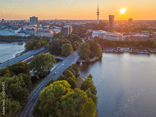 Kennedy-Brücke, Alster - Hamburg, Deutschland (Aerial)