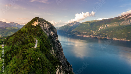 Fotografía Italien: Gardasee am Abend nach Sonnenuntergang