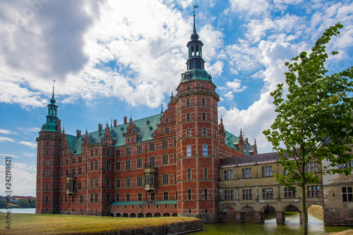 Sommertag am Schloss Frederiksborg Dänemark 