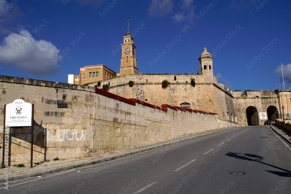 Stadttor und Stadtmauer um die historische Altstadt