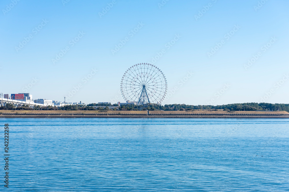 新木場から荒川越しに見る葛西臨海公園 新木場から荒川越しに見る葛西臨海公園