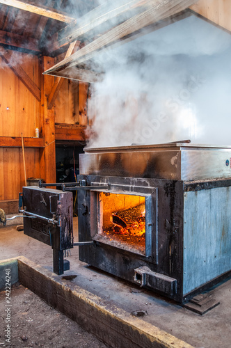 Schilderij op canvas Maple syrup evaporator with fire door open