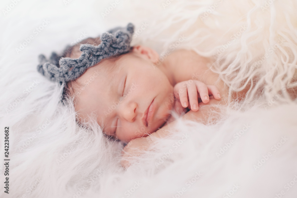 the child's face with a headband in the form of a crown the child's face with a headband in the form of a crown