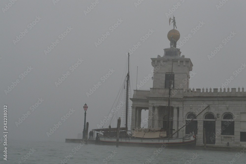 Veneza sob neblina