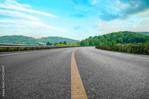 Empty asphalt road and natural landscape under the blue sky © 昊 周