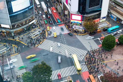 Canvas Print Aerial view of Pedestrians walking across with crowded traffic at Shibuya crossi