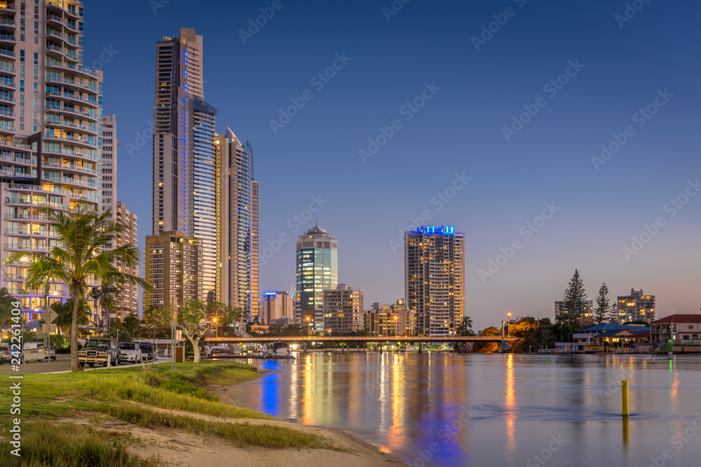 Fototapeta premium Gold Coast skyline at night