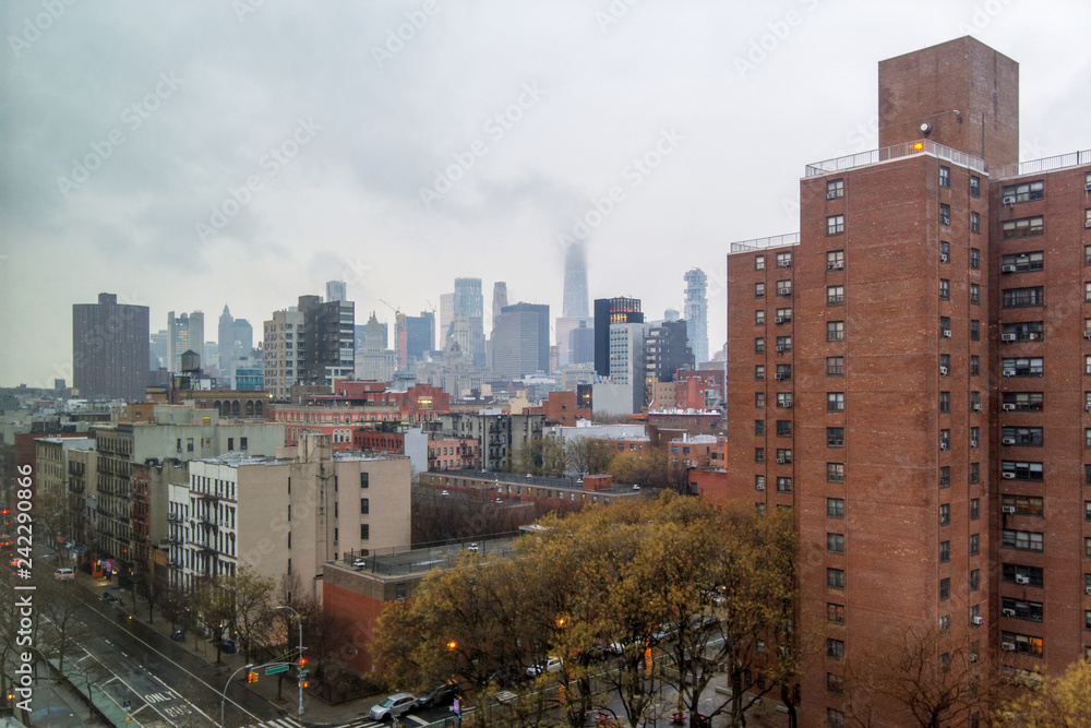 Fototapeta premium New-York buildings in a morning fog