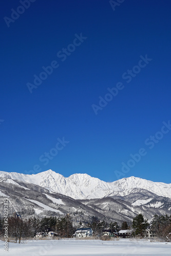 白馬村から眺めた冬の北アルプス © sunftaka77