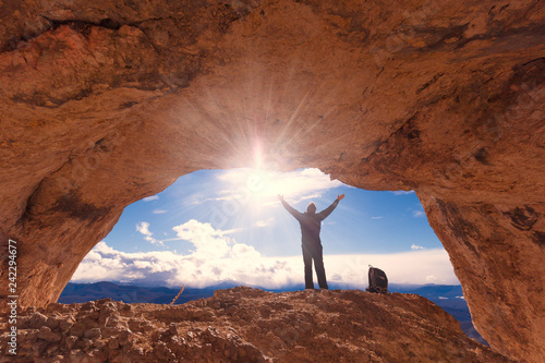 Photos A man in mainsails and caves, sunset