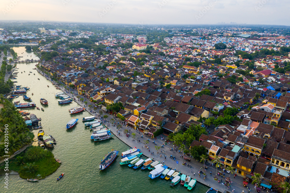 Fototapeta premium Hoi An ancient town in a nice afternoon