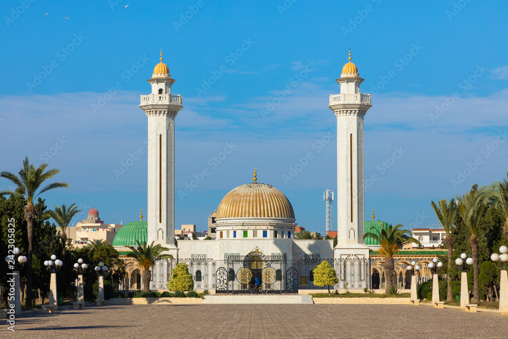 Fototapeta premium Mauzoleum Habiba Bourgiby, pierwszego prezydenta Republiki Tunezyjskiej. Monastir