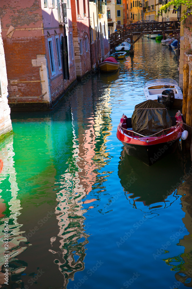Veduta di un canale di Venezia
