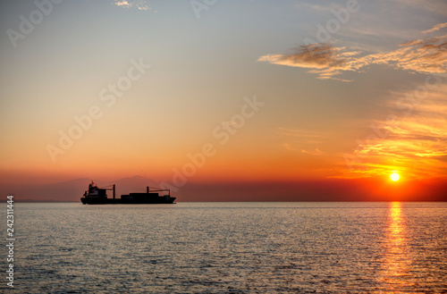 Thessaloniki twilight, Greece © mehdi33300