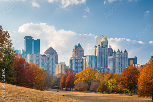 Cuadro en lienzo Atlanta, Georgia, USA midtown skyline from Piedmont Park in autumn