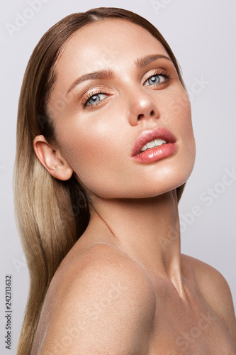 Fotografie Beauty portrait of model with natural make-up