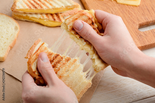 Принти на полотні Man tearing a sandwich