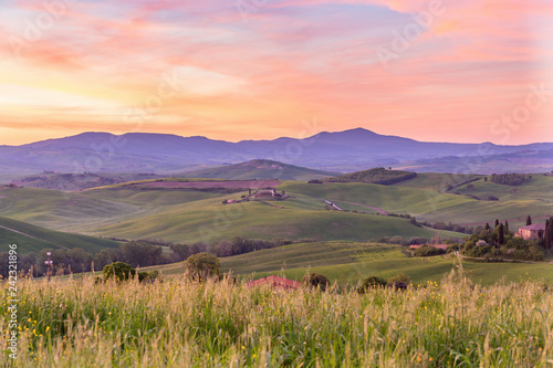 Rolling rural landscape at sunrise in Tuscany, Italy © Lars Johansson