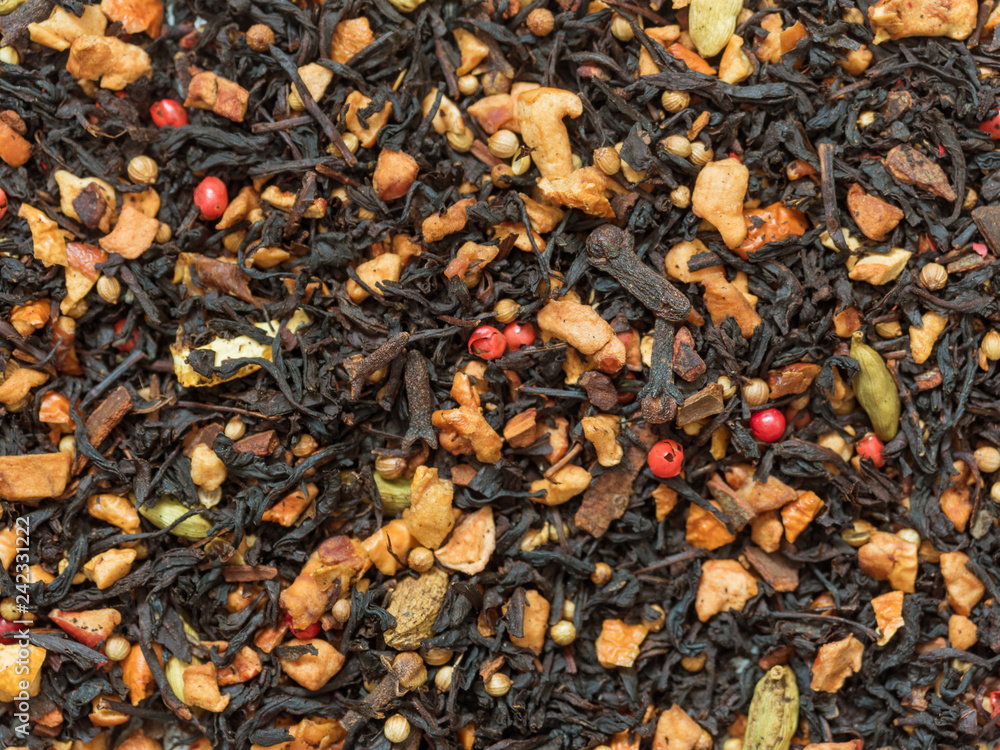 Dry leaves of black fruit tea with cinnamon, apple, orange, coriander, cardamom, cloves and red pepper Dry leaves of black fruit tea with cinnamon, apple, orange, coriander, cardamom, cloves and red pepper