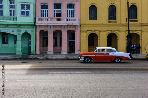 Carro clásico en La Habana