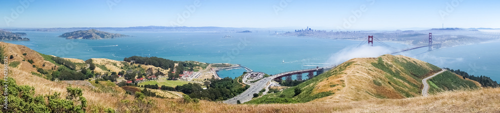 Φωτογραφία Panoramic view of San Francisco bay, Golden Gate Bridge, Angel Island and the Fi