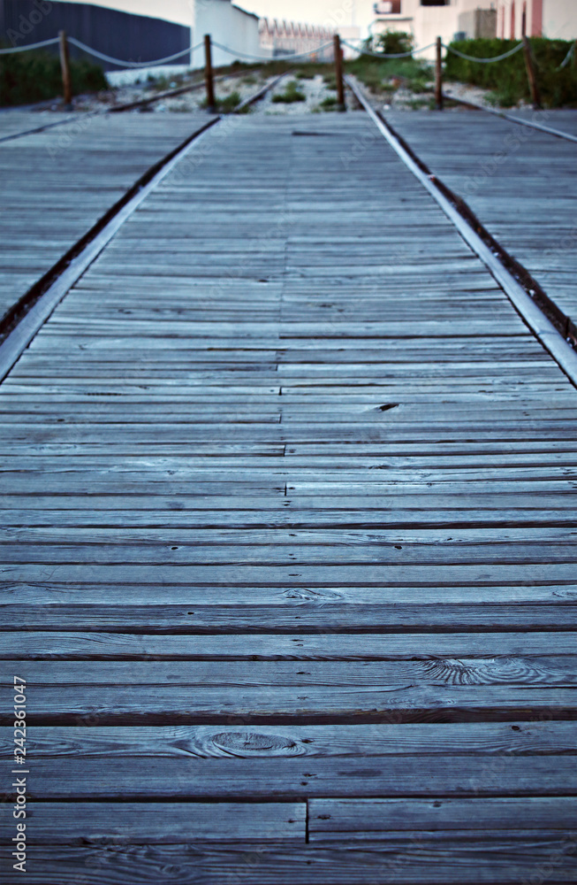 Obraz premium Old wooden train path