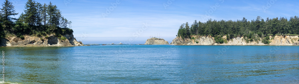 Fototapeta premium Panorama of Sunset bay, Sunset Bay State Park, Coos Bay, Oregon
