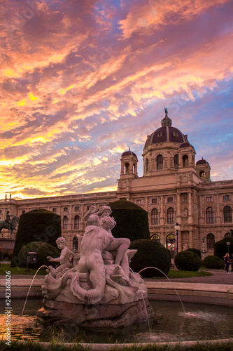 Bild auf Leinwand Maria Theresa Square in Vienna