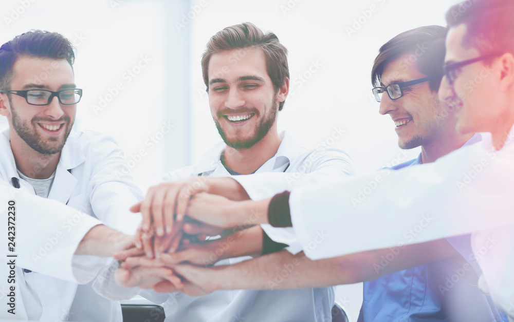 Obraz premium medical team showing their success