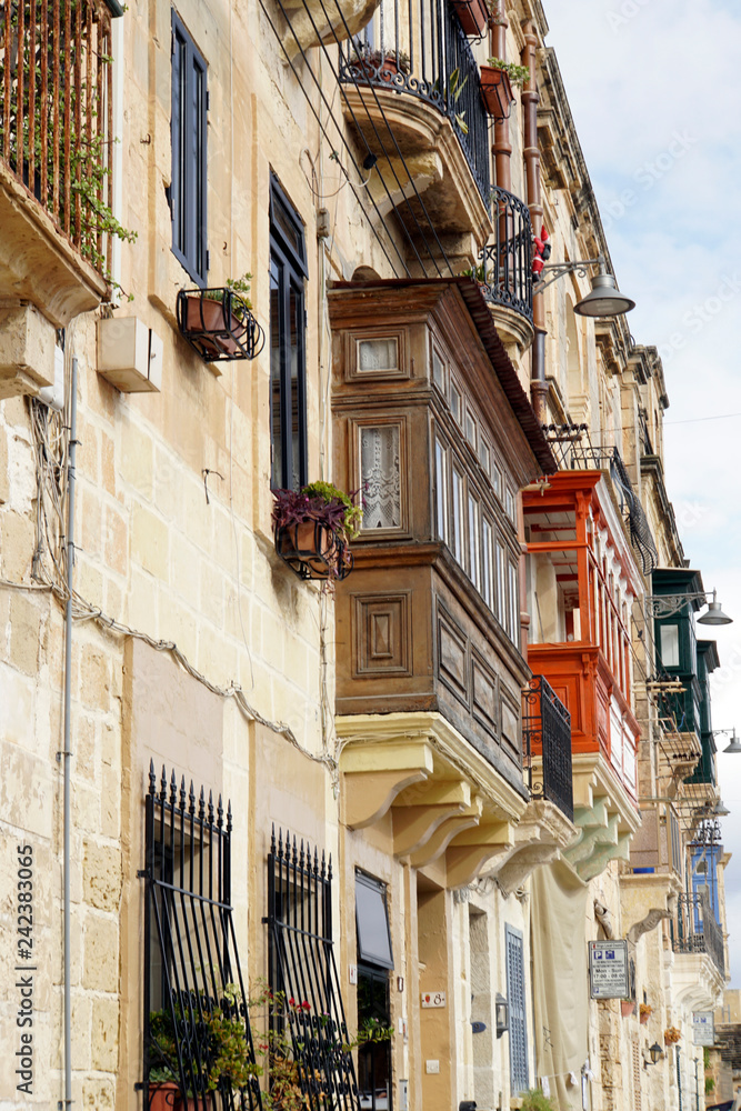 Historische Altstadt von Vittoriosa - typische Holzbalkon