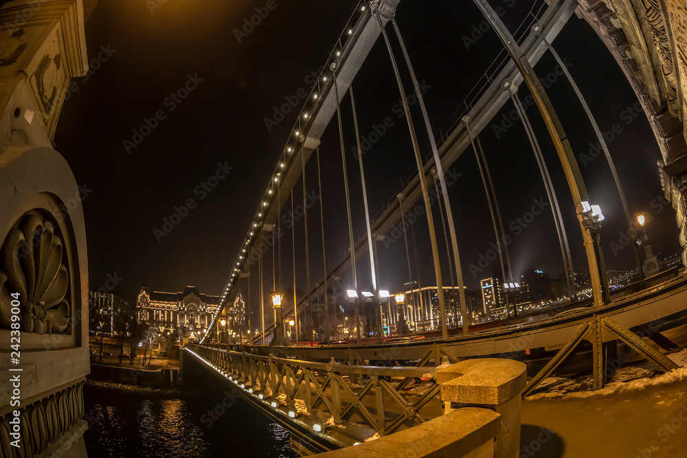 Fototapeta premium Night view with Chain Bridge in Budapest, Hungary