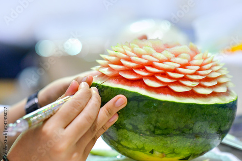 Fotografie Thai fruit carving with hand, Vegetable and Fruit Carving